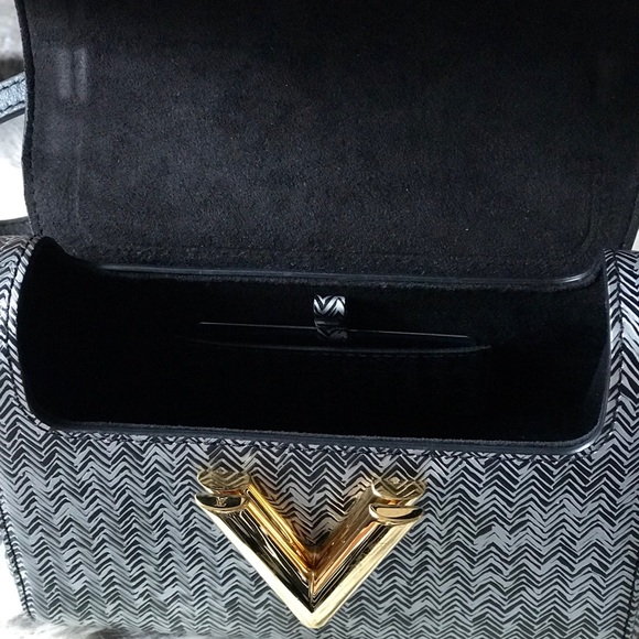 Limited Edition LV twist - Picture 6 of 7